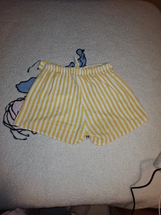 Pantalones cortos rayas amarillas y blancas