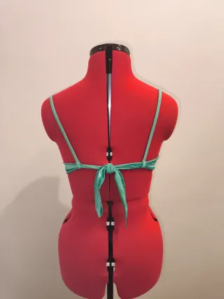 Top bikini verde push up Calzedonia talla 90