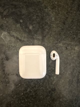 Caja y Auricular Izquierdo AirPods 2ª Gen