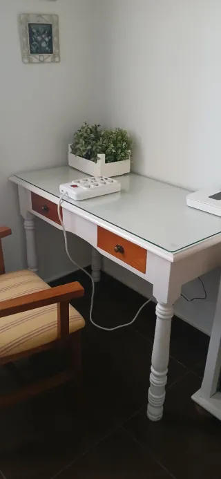 Dormitorio de madera color blanco roto