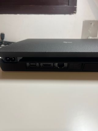 PS4 Slim Negra + Mando