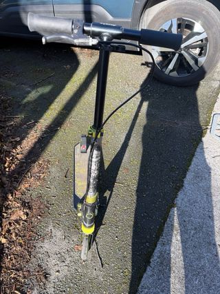 Patinete Decathlon Negro y Verde