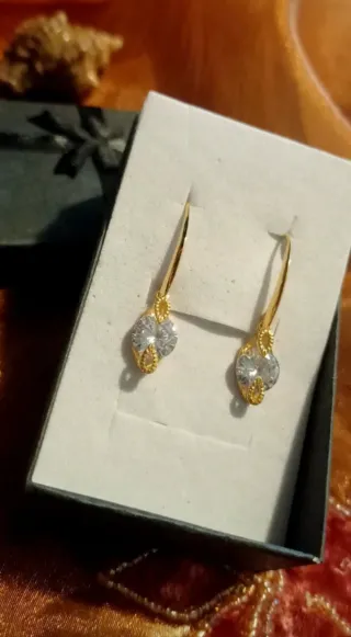 Orecchini placcati oro 24k con pietra di Rombo