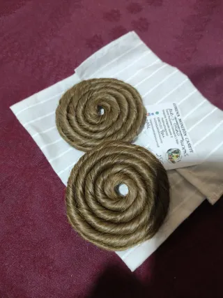 Rodetes pelo rubio oscuro