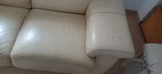 Sofá de piel beige 2 plazas
