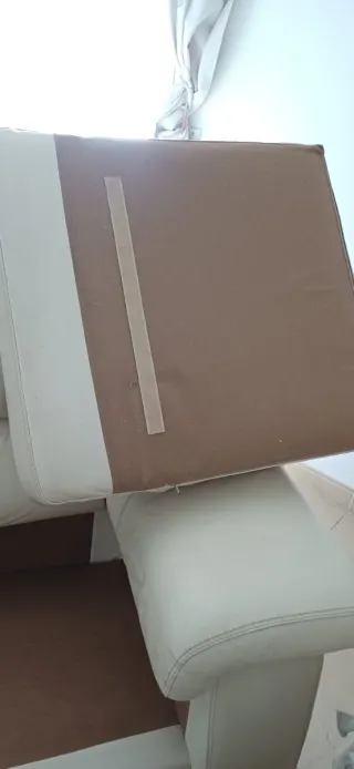 Sofá de piel beige 2 plazas