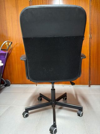 Silla de oficina negra