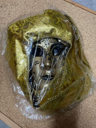 Máscara Veneciana Brocada Negra Dorada