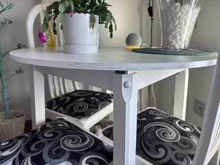 Mesa redonda y 4 sillas