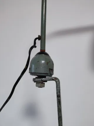 Lámpara industrial antigua para sujetar en mesa