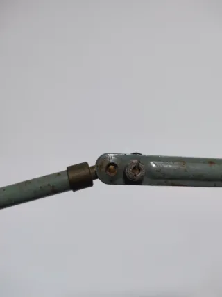 Lámpara industrial antigua para sujetar en mesa