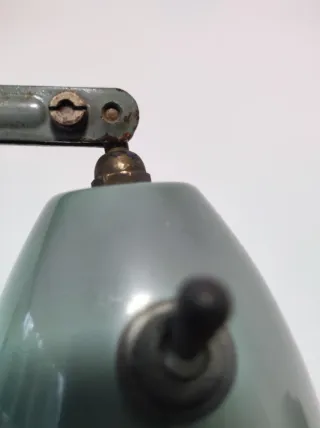 Lámpara industrial antigua para sujetar en mesa