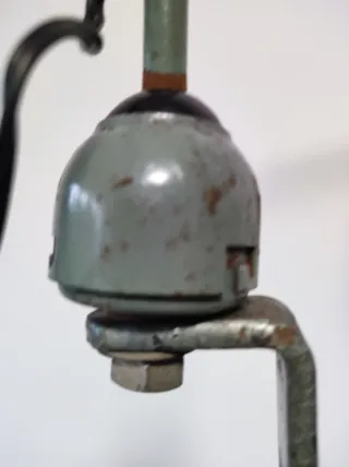 Lámpara industrial antigua para sujetar en mesa