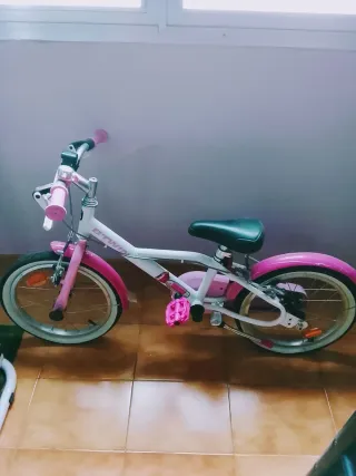 Bicicleta infantil blanca y rosada
