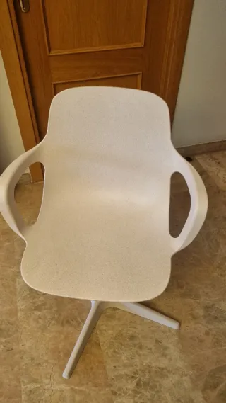 Silla giratoria oficina color crema