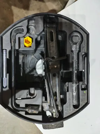 Kit herramientas para rueda de repuesto Citroen C4