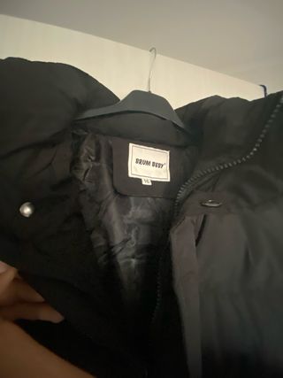 Piumino nero con logo