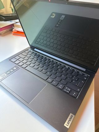 Lenovo Yoga Slim 6 14IRH8, pantalla rota