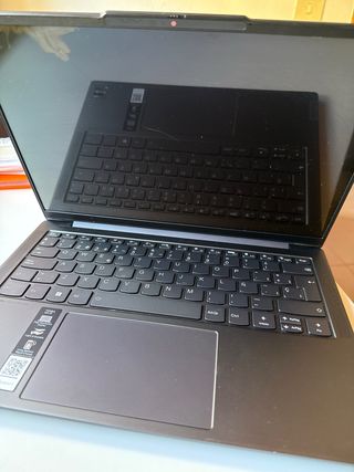 Lenovo Yoga Slim 6 14IRH8, pantalla rota