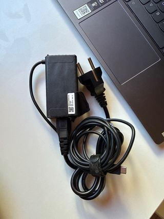 Lenovo Yoga Slim 6 14IRH8, pantalla rota