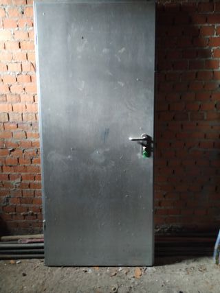 Puerta chapa acero galvanizado con cerradura