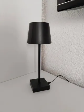 Lámpara de Mesa LED Negra