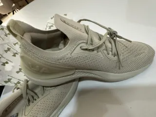 Zapatillas Under Armour Beige