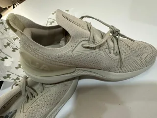 Zapatillas Under Armour Beige