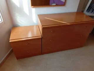 Cómoda de madera con 2 y 3 cajones