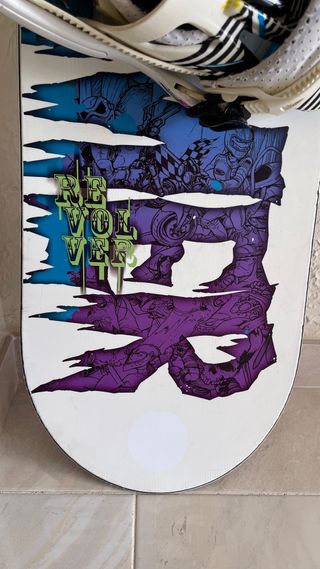 Snowboard Neversummer 159 + fijaciones