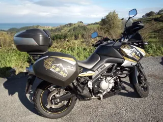 Suzuki V-Strom 650cc Trail Moto