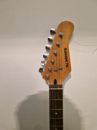 Guitarra Eléctrica Academy + Ampli EK A05 nuevo