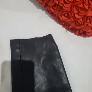 Pantalón polipiel Zara Talla S