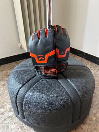 Punching Ball de boxeo y MMA y guantes