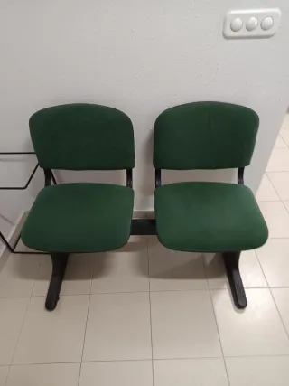 Sillas de espera verdes (4 unidades) ay otras más