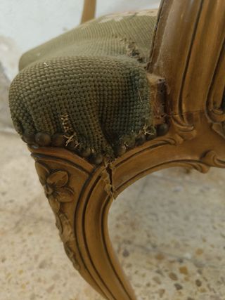 Sillón antiguo madera y ratán floral