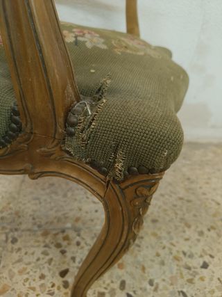 Sillón antiguo madera y ratán floral