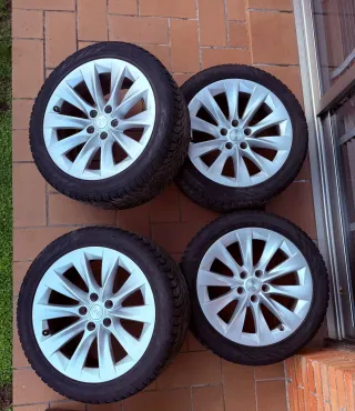 4 Ruedas Tesla Model S