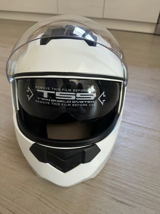 Casco de moto blanco integral