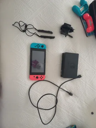 Nintendo Switch Azul y Rojo(PRECIO NEGOCIABLE)