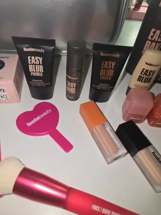 Pack Huda Beauty Neceser y Maquillaje