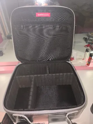 Pack Huda Beauty Neceser y Maquillaje