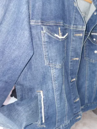 Chaqueta tejana desgastada