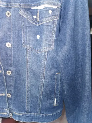 Chaqueta tejana desgastada