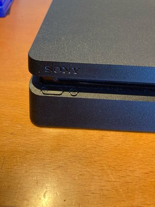 PS4 Slim 2TB + Giochi, Cuffie e Controller