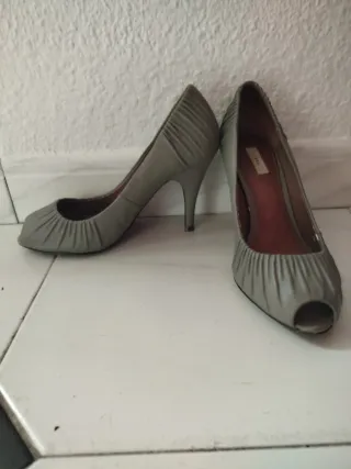 Zapatos tacón Zara Talla 37 grises