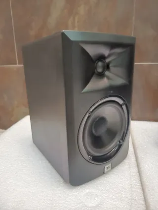 Xone 23, monitores JBL + stands(trípodes)