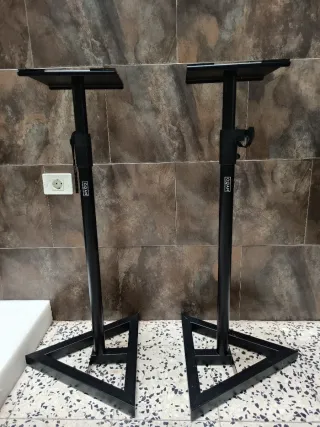 Xone 23, monitores JBL + stands(trípodes)