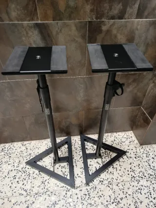 Xone 23, monitores JBL + stands(trípodes)