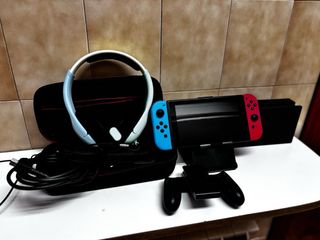 Nintendo Switch Azul/Rojo + Funda y Cascos